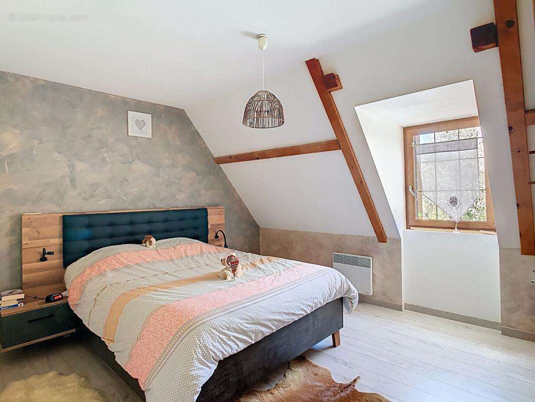 Ensemble contemporain avec maison principale, gîte indépendant, piscine chauffée et vaste terrain - photo 8