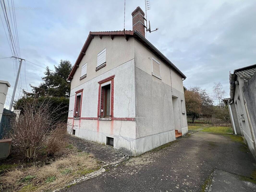 Maison à SAINT-JEAN-DE-LA-RUELLE