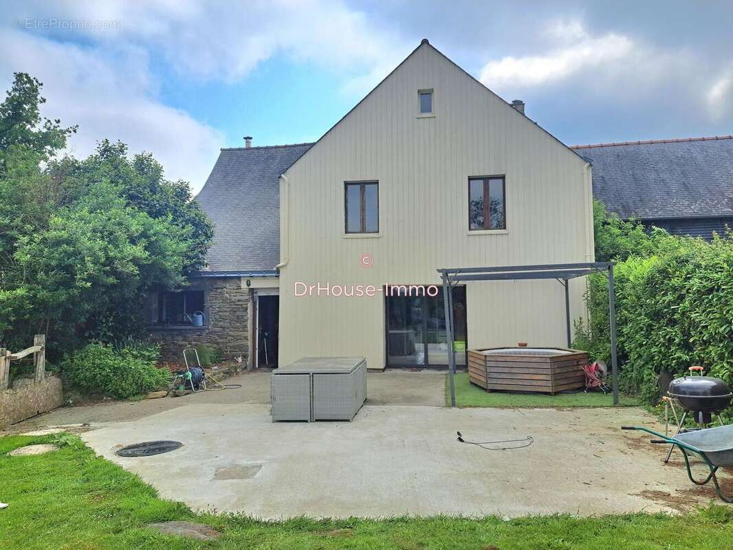 Maison à CONQUEREUIL