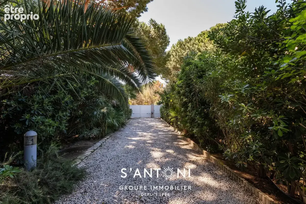 Grau d'Agde propriété d'exception de 203 m² nichée dans un écrin de verdure sur un terrain de 1083 m² m² - photo 23