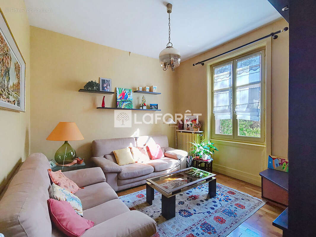 Maison à NEUVILLE-SUR-SAONE