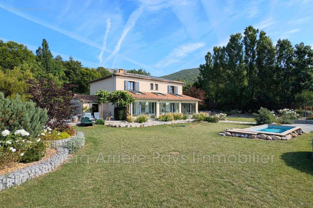 Maison 162 m² à Saint-Pierre  - photo 2