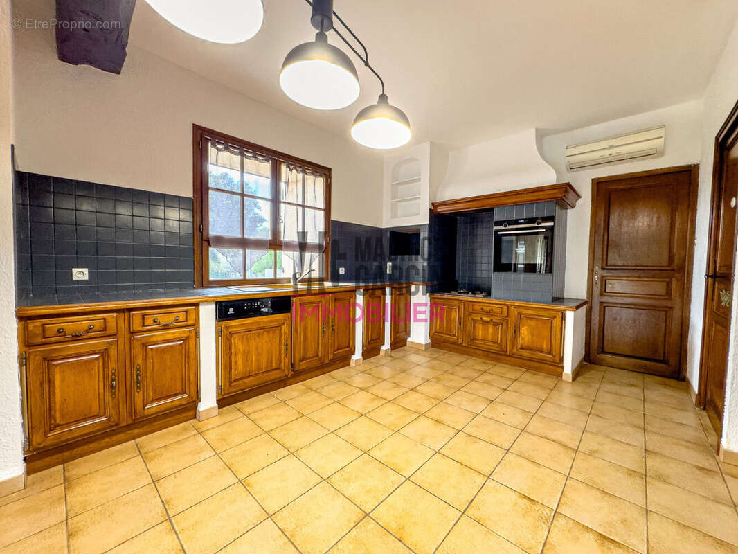 Maison à LAUDUN-L&#039;ARDOISE