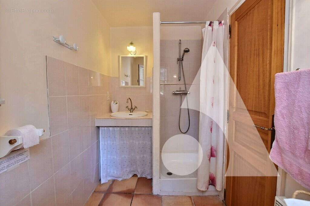 Maison provençale de plain-pied  135 m² avec piscine, double garage et fort potentiel ? Salernes - photo 10