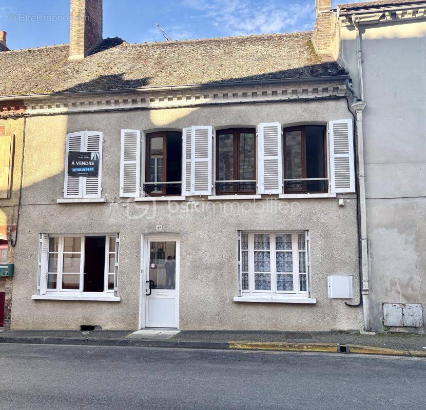 Maison à VILLENEUVE-L'ARCHEVEQUE