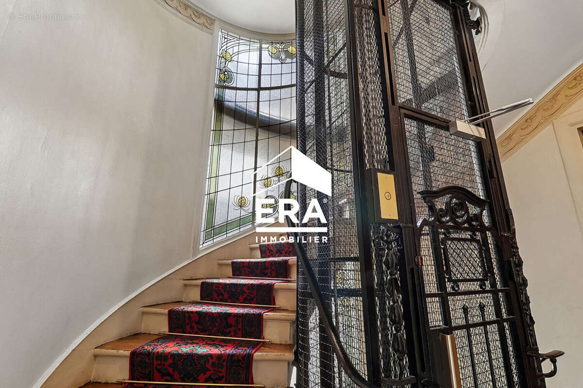 Appartement à PARIS-17E