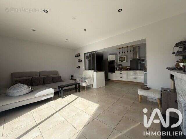 Maison 111 m² à Coulonges-Thouarsais  - photo 3