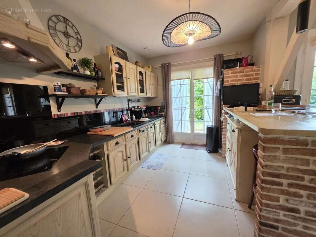 Maison à SAUGNAC-ET-CAMBRAN