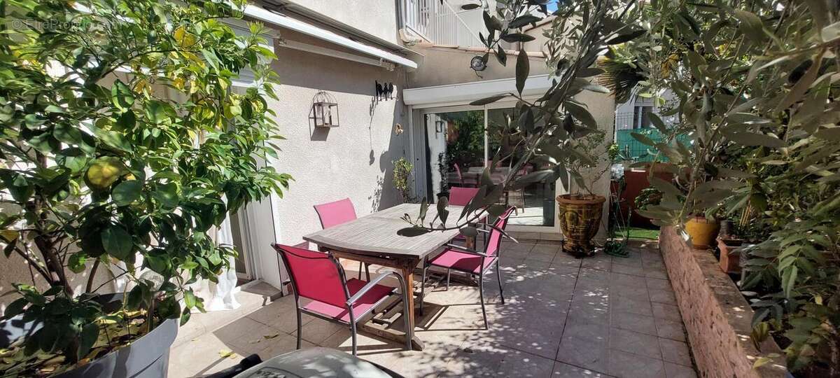 Immeuble avec 2 appartements + garage + caves - photo 2