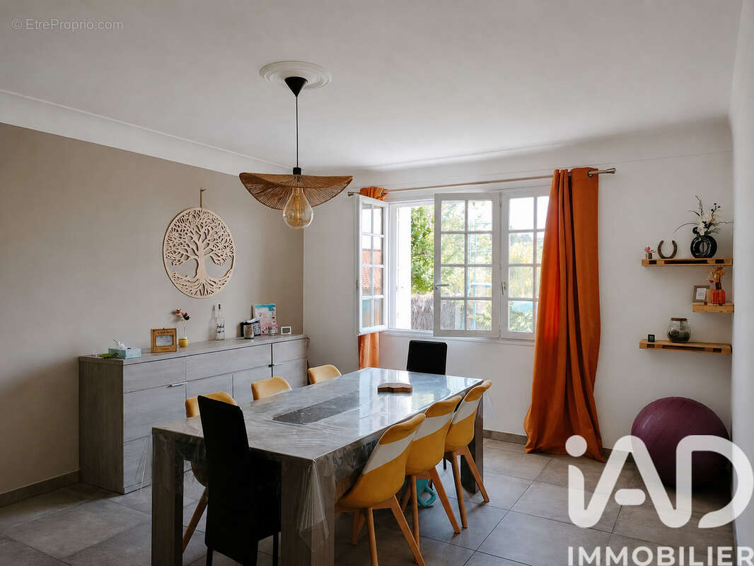 Photo 6 - Maison à SAINT-ETIENNE-DU-BOIS