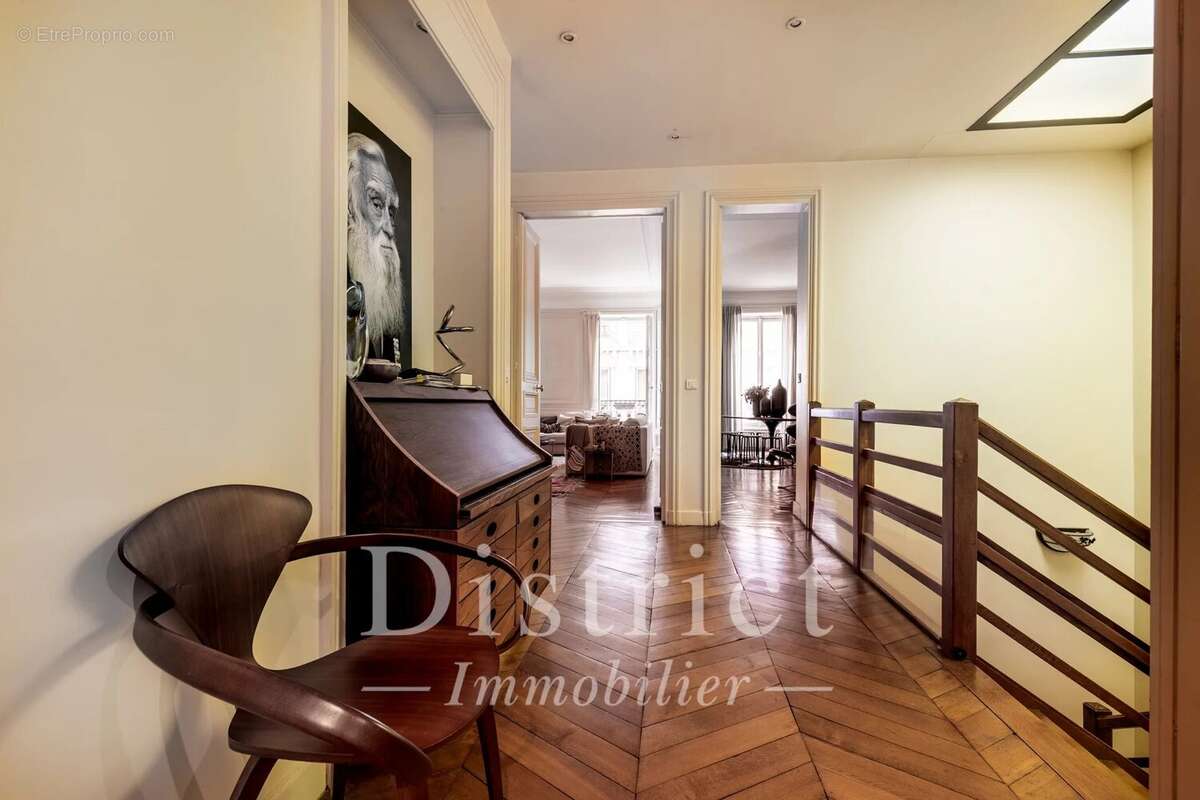 Appartement à PARIS-8E