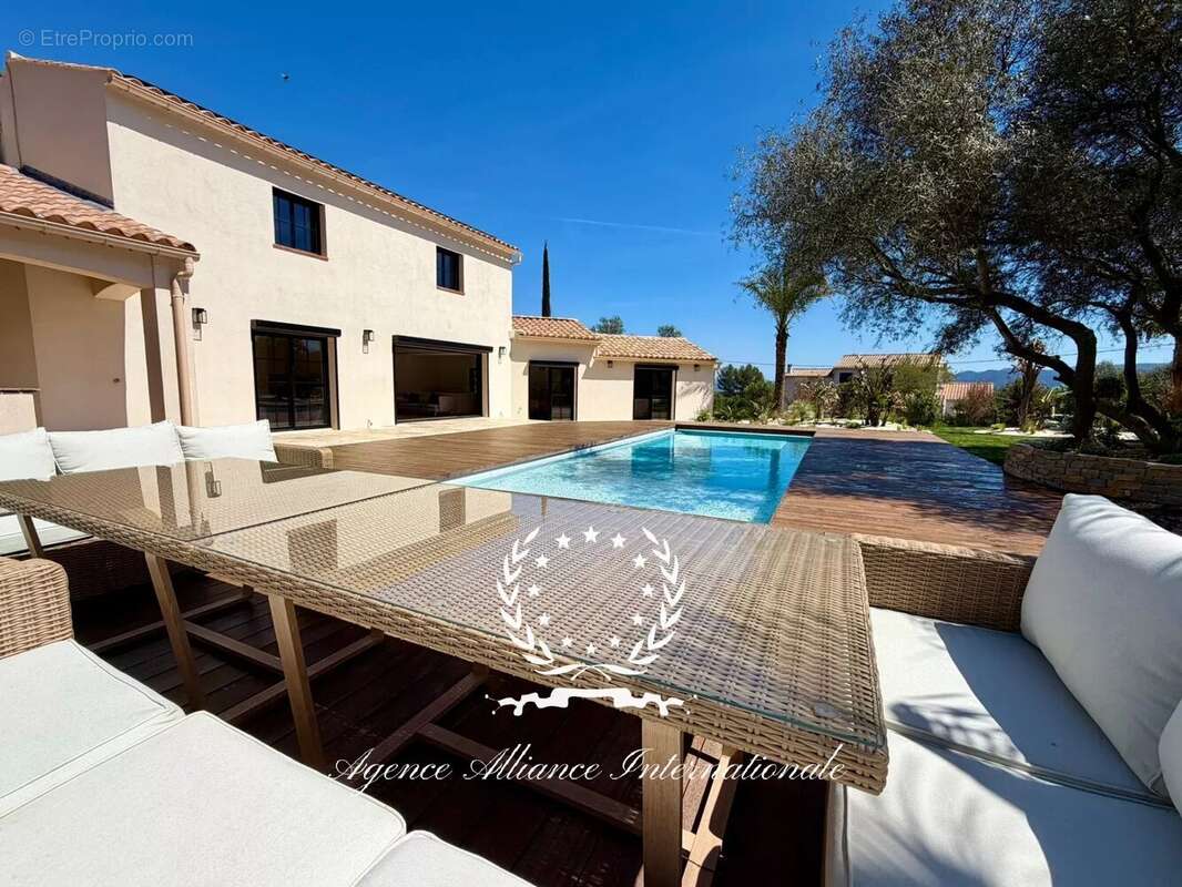 Appartement à LE LUC