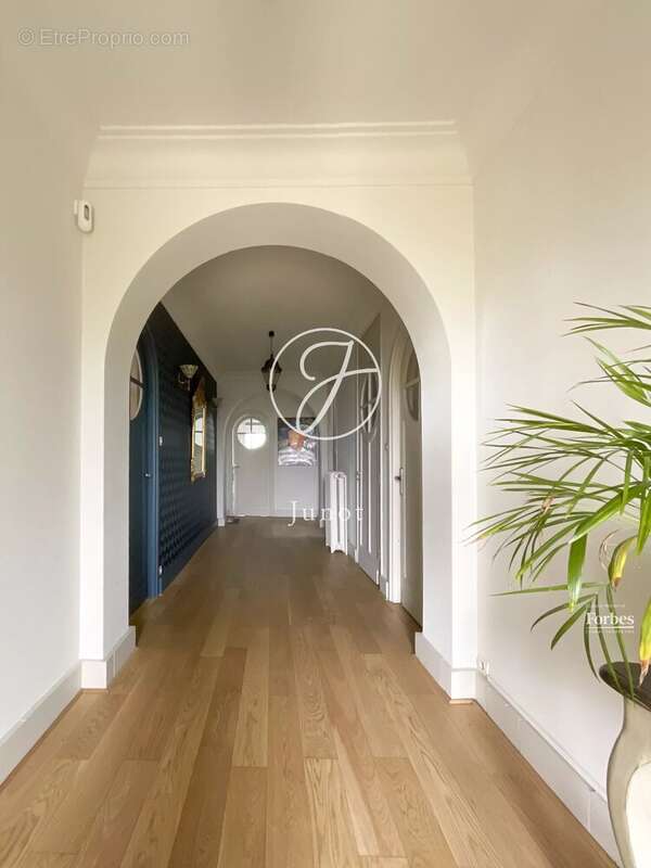 Templeuve en Pévèle – Maison de caractère – 262m² - 5 chambres – Bureaux – Jardin – Sous-sol - photo 18