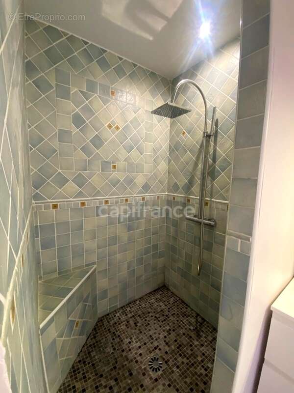 Appartement à vendre 2 pièces HYERES (83) - Port de Hyères - Parking - Terrasses - Cave - photo 16