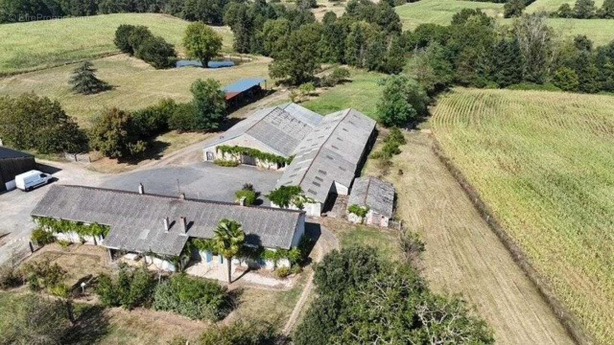 Photo 2 - Maison à ADRIERS