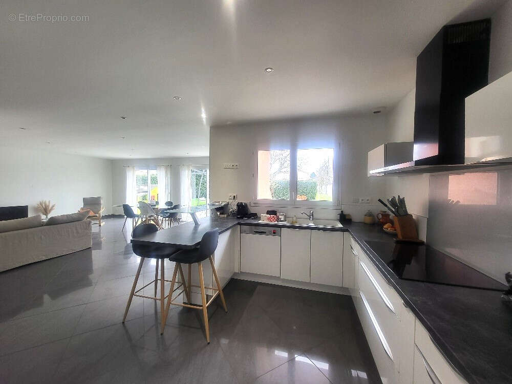 Maison à CHATILLON-SUR-CHALARONNE