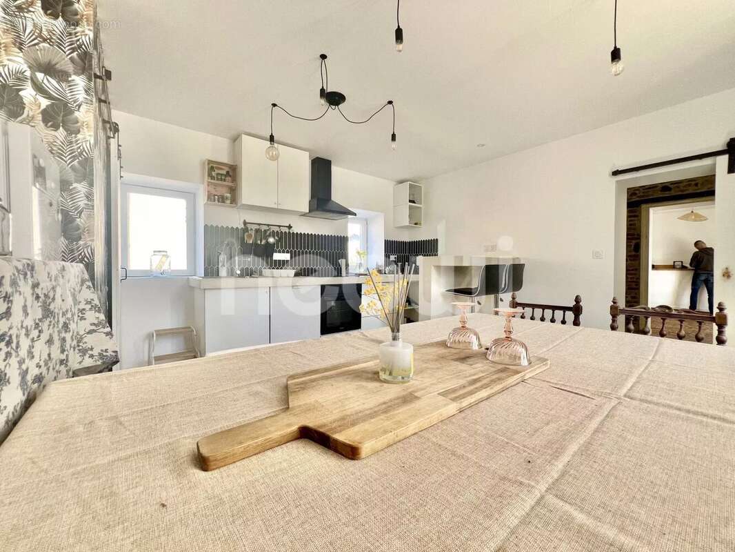 Maison à SAINT-AGOULIN