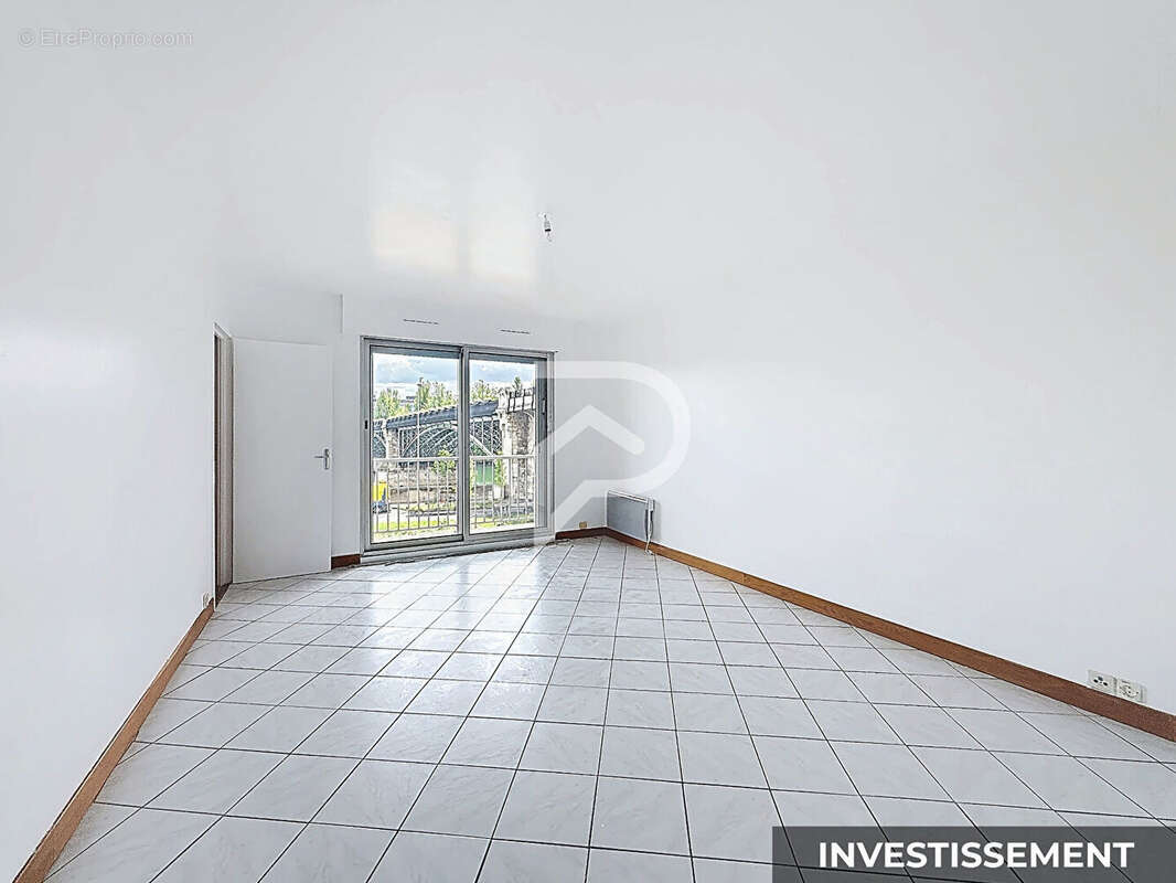 Appartement à COURBEVOIE