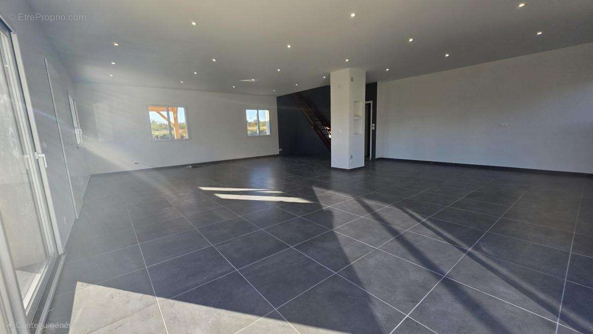 Maison à SAINT-NIZIER-LE-DESERT