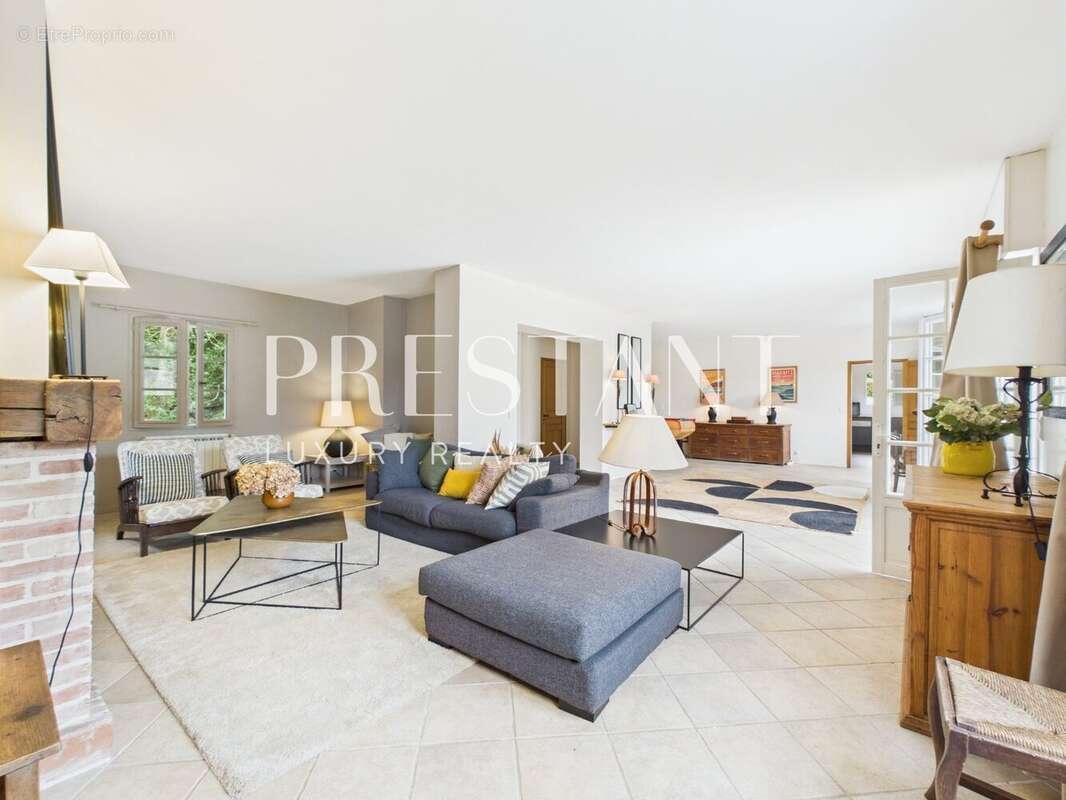 A vendre, Maison de charme 5 chambres vue dominante - photo 6
