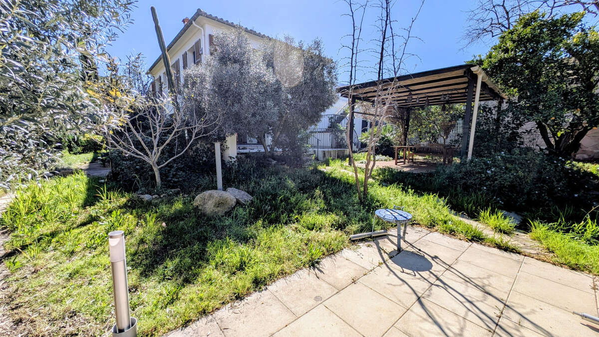 Maison à LAROQUE-DES-ALBERES