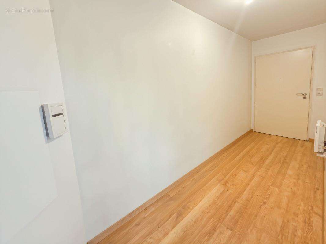  t2 lumineux avec balcon & double parking – saint-jean-de-braye  - photo 8