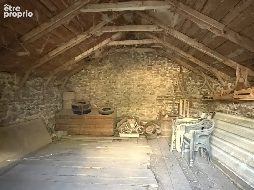 Saint-Saturnin   Jolie maison avec garages, grange et écurie sur des terrains de 1 623 m2 - photo 12