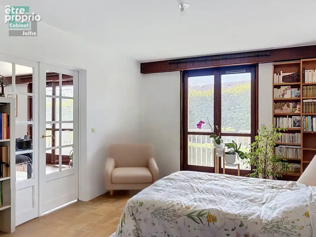 Fontainebleau, résidence Le Clos de Diane: Beau F4 DE 118 m2 avec balcon, ascenseur, double box et cave - photo 8