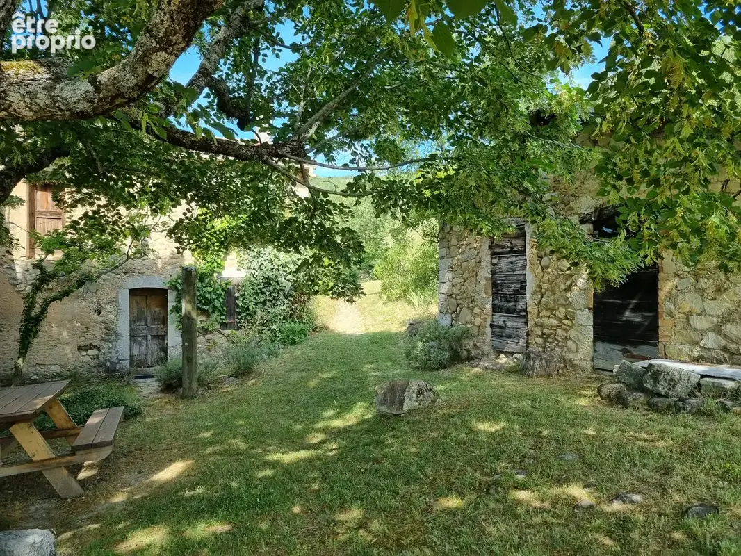 Maison ancienne à rénover sur 30 hectares environ - photo 10