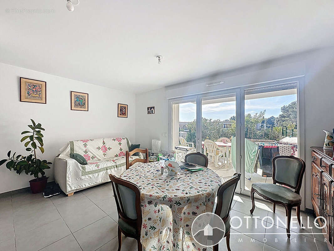 Appartement à ROQUEBRUNE-SUR-ARGENS