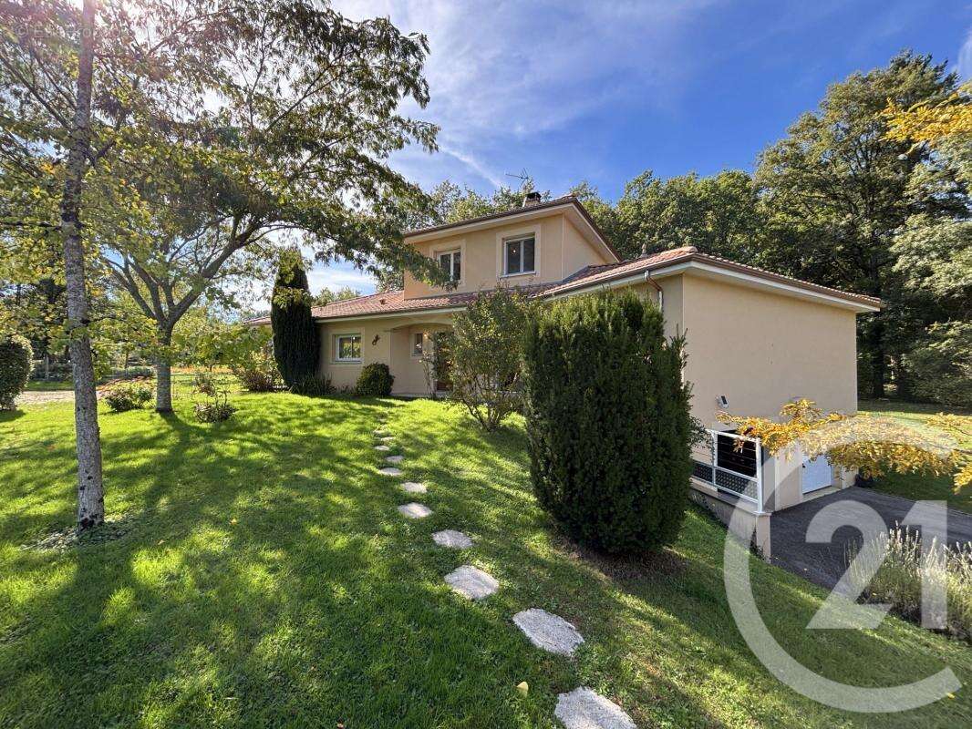 Maison à CHAILLAC-SUR-VIENNE