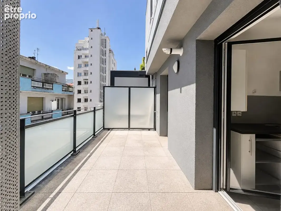 Appartement T4 de 85m2 - Copro 2017 - Terrasse - DPE C - GRENOBLE ? CHAMPIONNET - photo 1