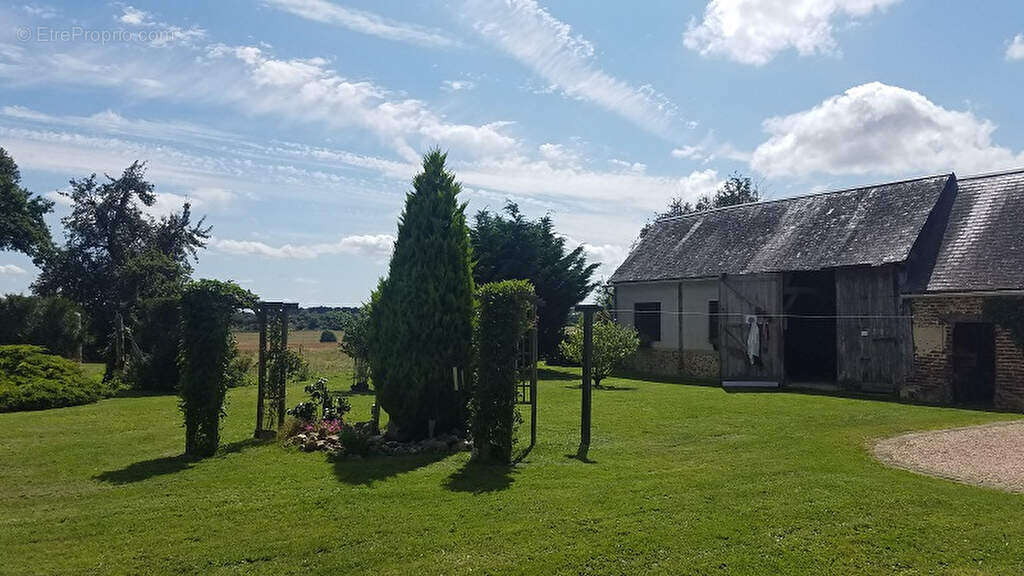 Maison à LA CHAPELLE-VICOMTESSE