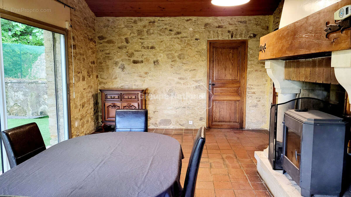 Maison à SAINT-MARCEL-DE-CAREIRET