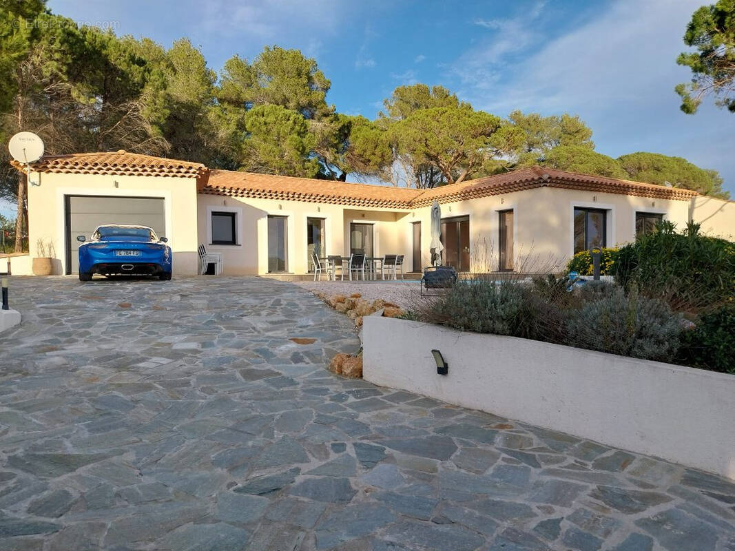 Maison à BAGNOLS-EN-FORET