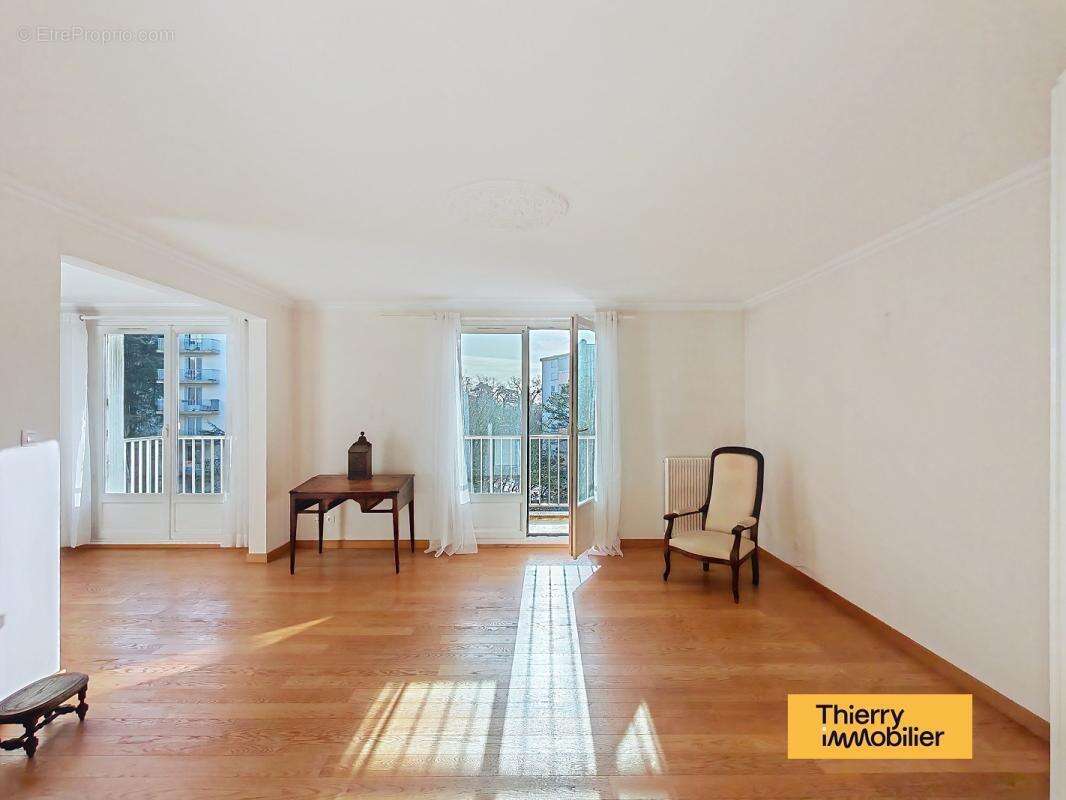 T5 lumineux avec balcon et parking - Résidence familiale calme - photo 2