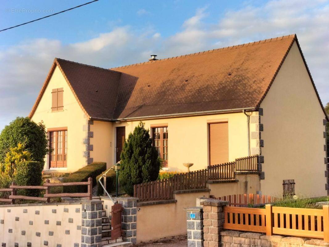 Maison à SAINT-AUBIN-DE-LOCQUENAY