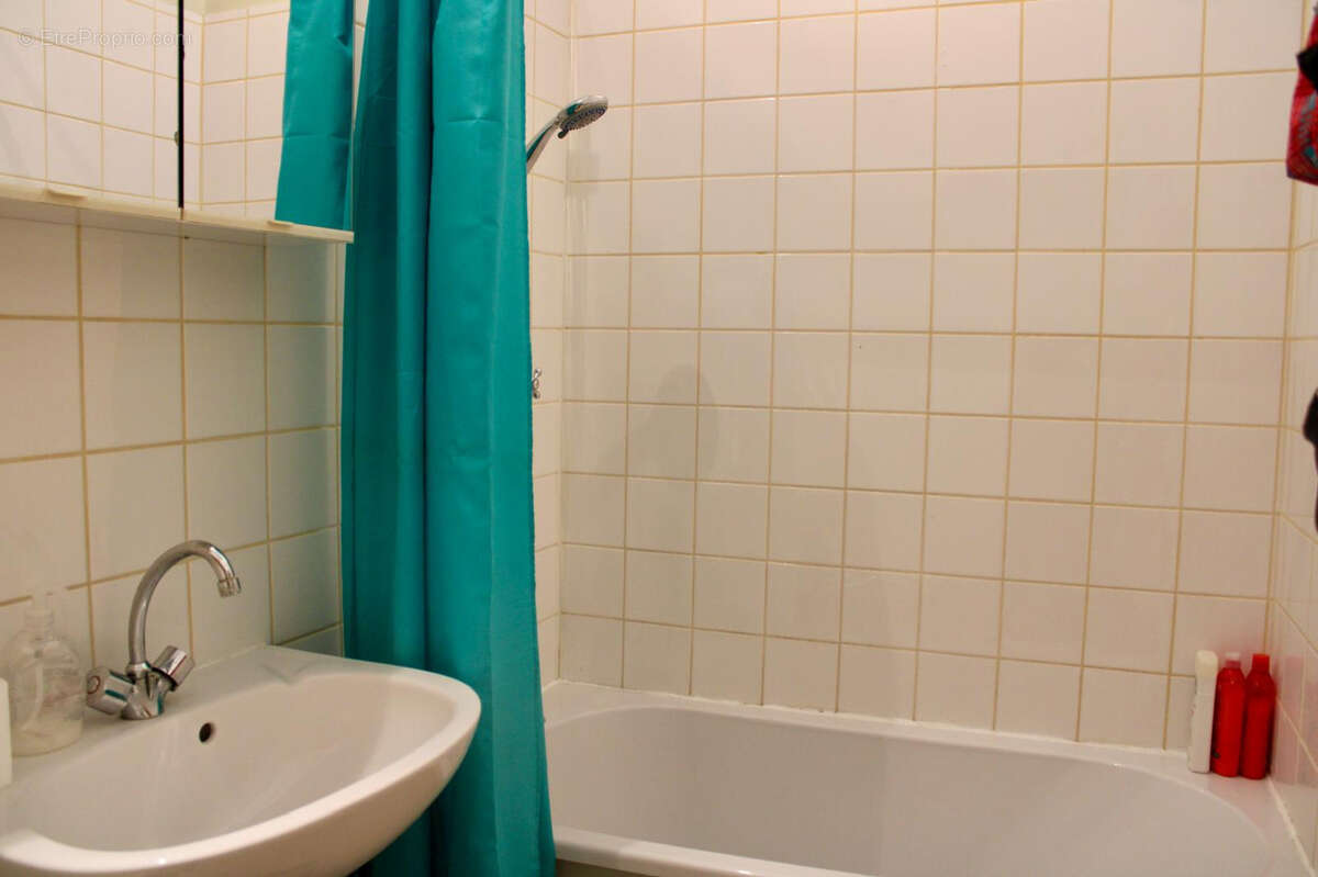 Maison d’habitation à vendre comprenant : Au rez-de-chaussée : une entrée, une chambre d'amis/bureau, wc avec - photo 7
