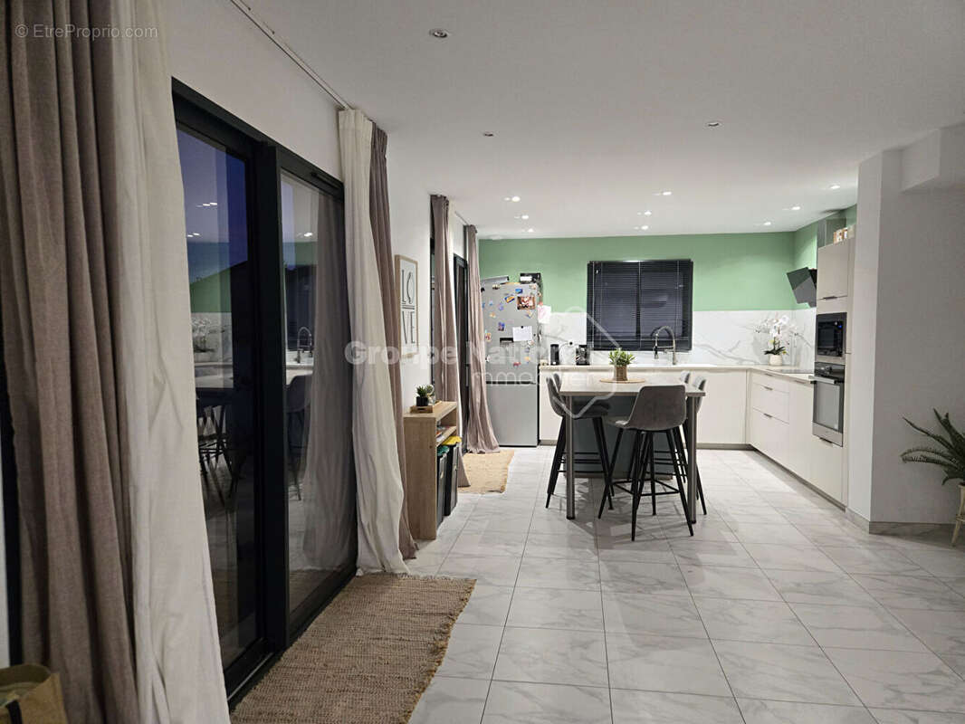 Maison à JONQUIERES-SAINT-VINCENT