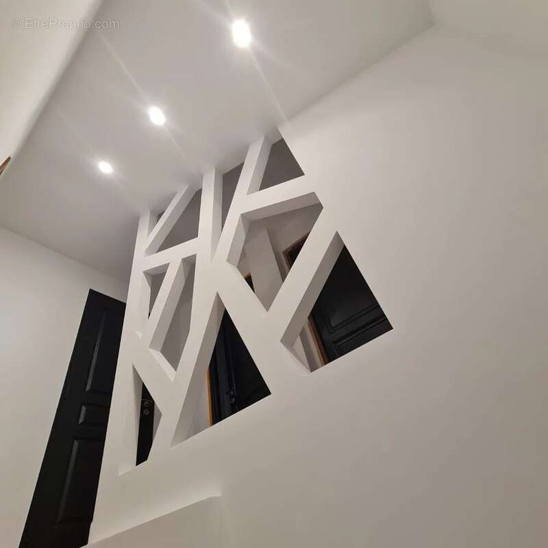 Maison à SAINT-CEZAIRE-SUR-SIAGNE