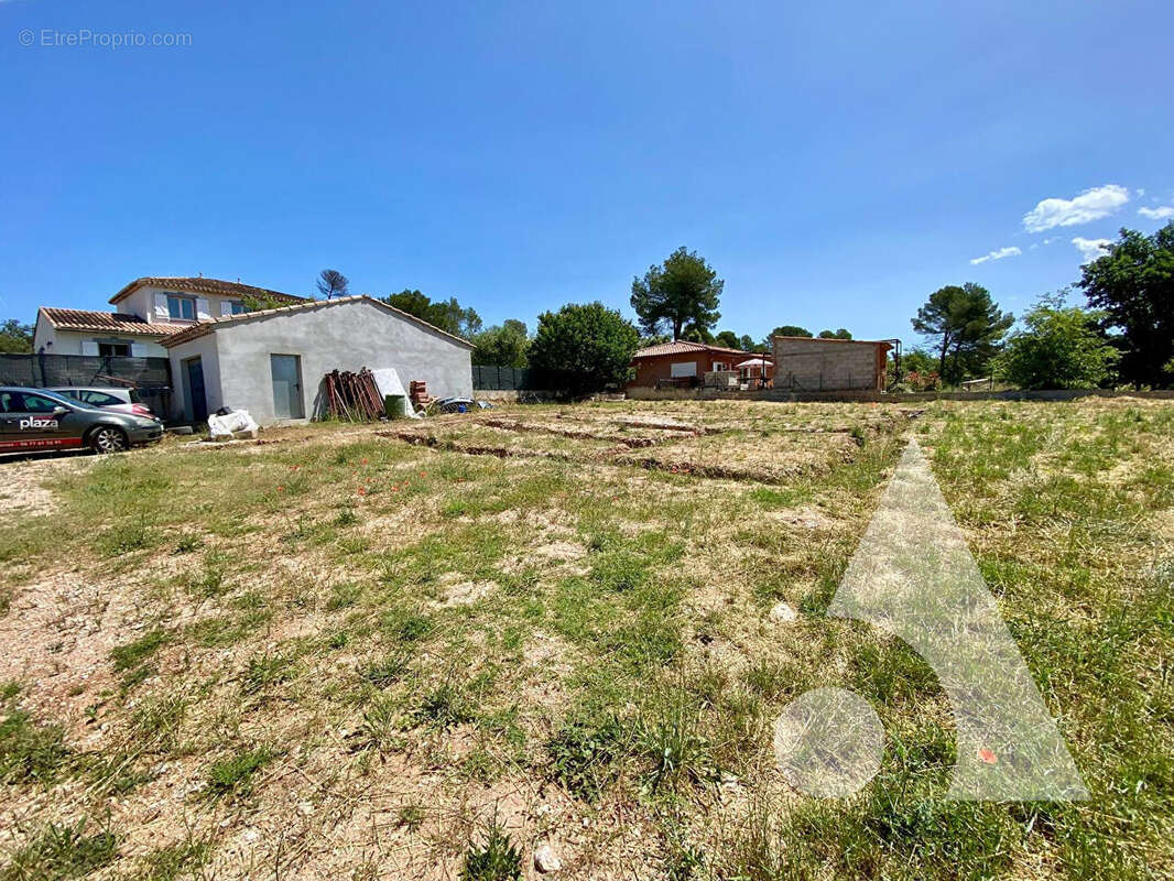 Terrain à FOX-AMPHOUX