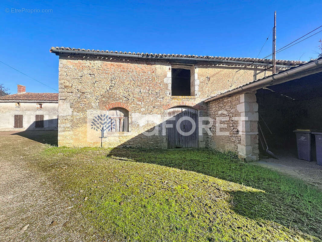 Maison à LA GRIMAUDIERE