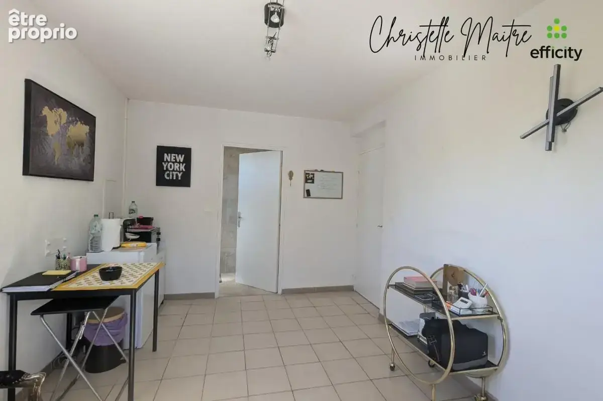 Local commercial - photo 12