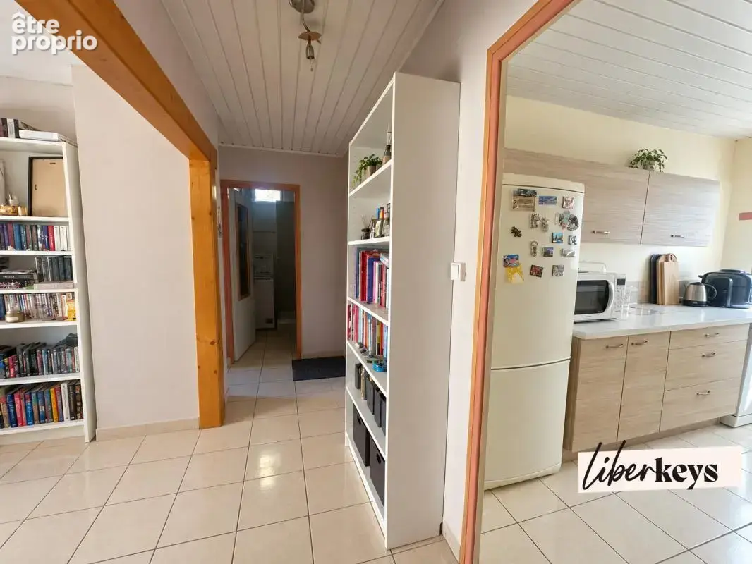 Meyzieu – Appartement 3 pièces de 56,75 m² avec balcon, cave et stationnement - photo 2