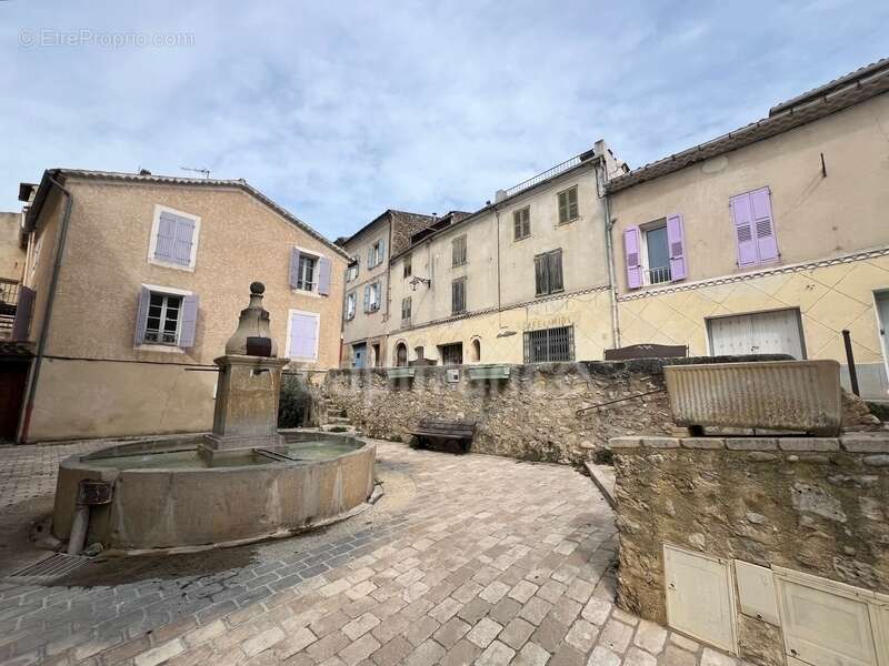 Maison à GREOUX-LES-BAINS