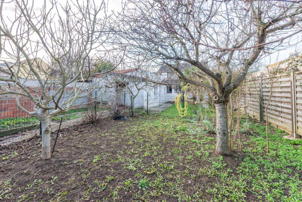 Maison à LES CLAYES-SOUS-BOIS