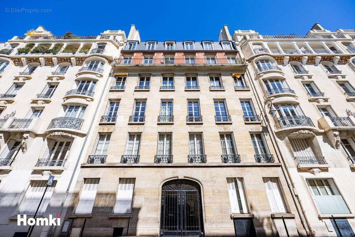 Appartement à NEUILLY-SUR-SEINE