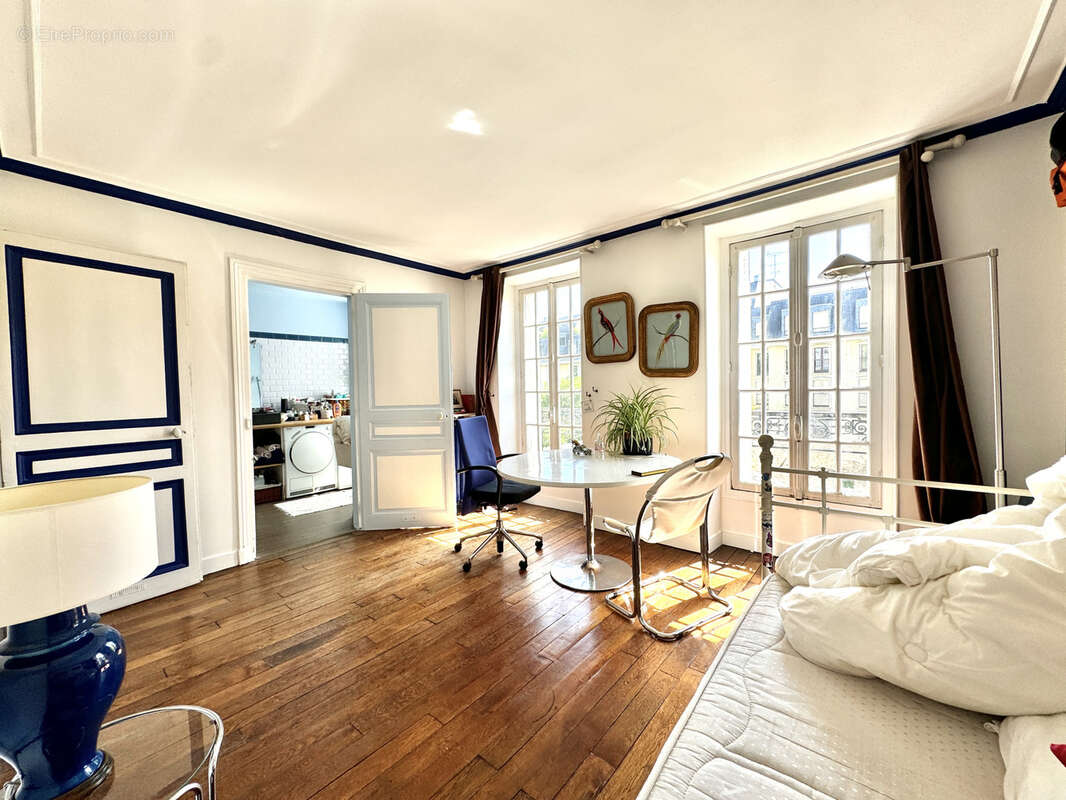 Appartement à CHARENTON-LE-PONT