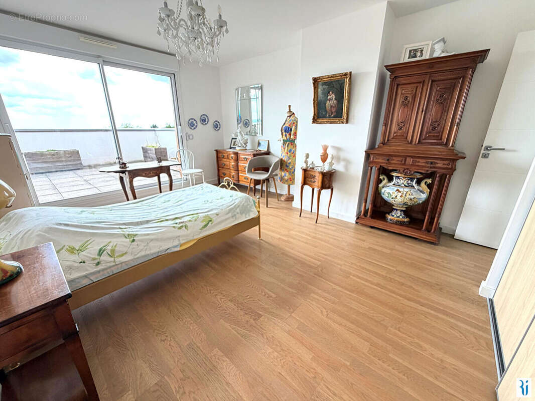 Appartement à MONT-SAINT-AIGNAN