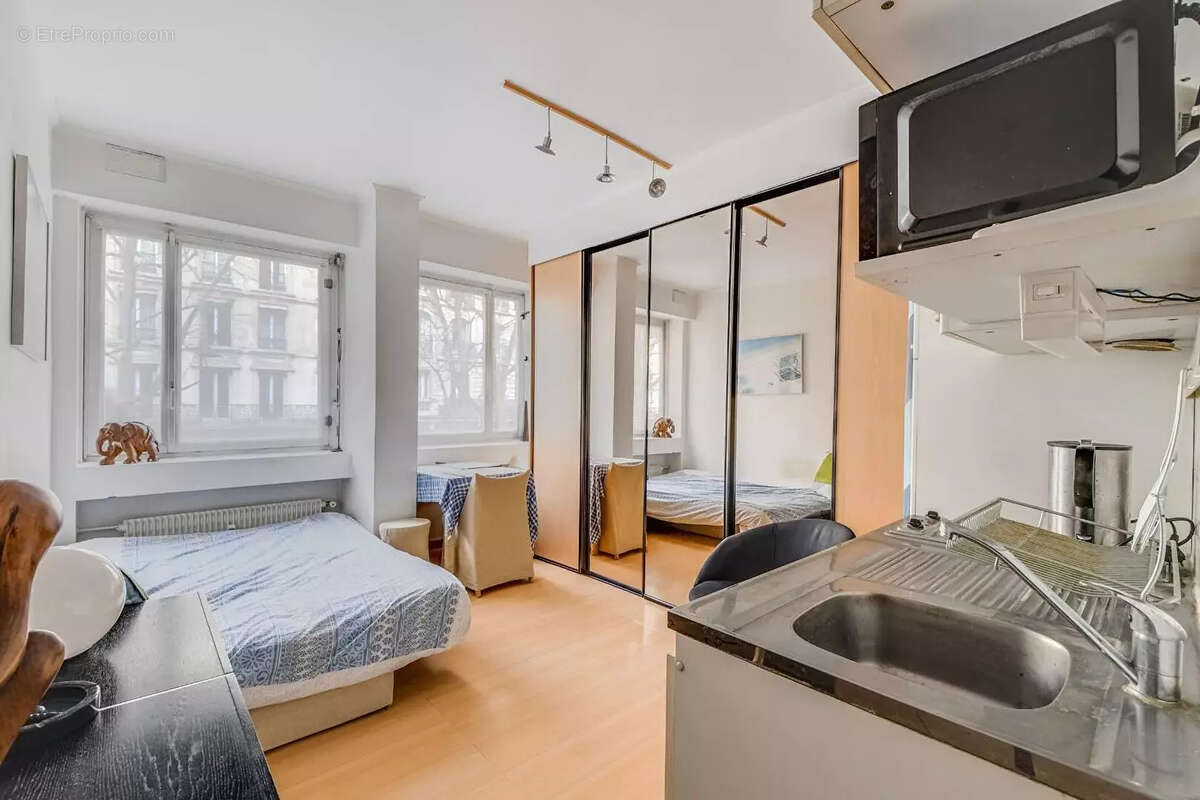 Appartement à PARIS-16E